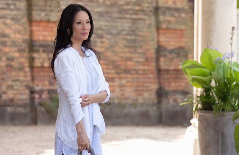 Zwingt die Holmes Brüder dazu, ihre komplizierte Vergangenheit aufzuarbeiten: Joan Watson (Lucy Liu) … – Bild: CBS Television Lizenzbild frei
