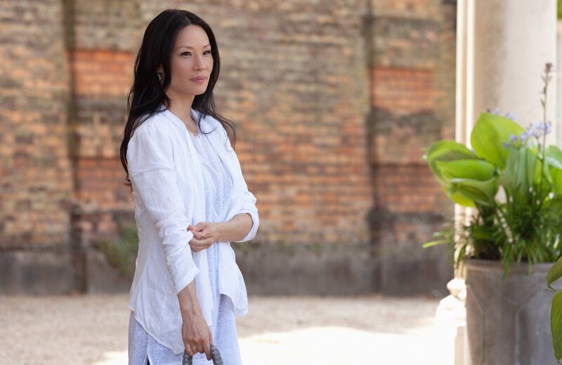 Zwingt die Holmes Brüder dazu, ihre komplizierte Vergangenheit aufzuarbeiten: Joan Watson (Lucy Liu) … – Bild: CBS Television Lizenzbild frei
