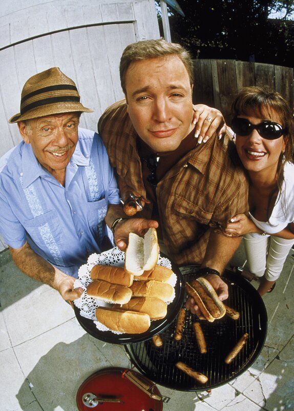 L-R: Arthur Spooner (Jerry Stiller),  Doug Heffernan (Kevin James), Carrie Heffernan (Leah Remini) – Bild: Turner /​ COLUMBIA TRISTAR TELEVISION