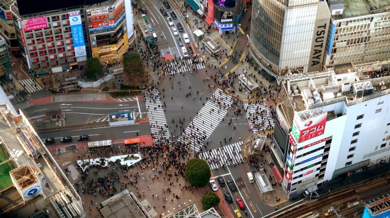  Shibuya Kreuzung. – Bild: NDR/​Prounen Film /​ NDR Presse und Information