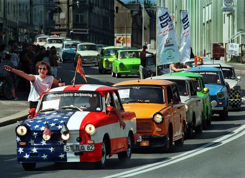 „DDR mobil“ zeigt die Bandbreite der Fahrzeugflotte im östlichen Teil Deutschlands, Kuriositäten, Originale und aus der Not geborene Erfindungen. – Bild: ZDF und rietschel, matthias