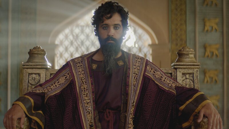 Der persische König auf dem Thron (Nachgestellte Szene) – Bild: RTL /​ Pernel Media