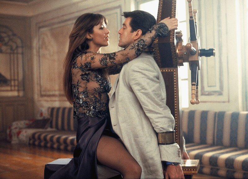 James Bond 007 – Die Welt ist nicht genug Sexy Falle: Sophie Marceau als Elektra King, Pierce Brosnan als James Bond – Bild: SRF/​Metro-Goldwyn-Mayer Studios Inc.
