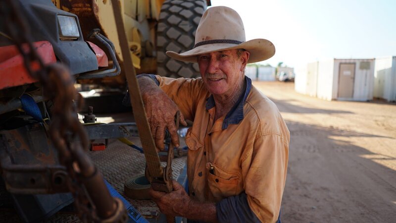 Steve Grahame on the job – Bild: Warner Bros. Discovery