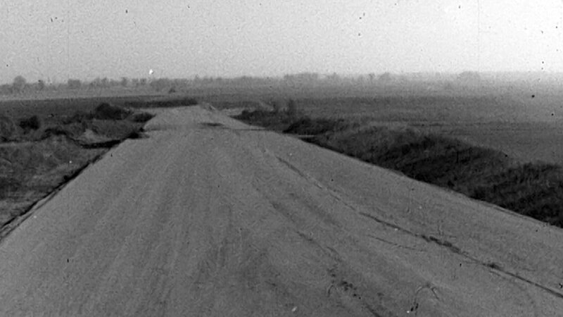 Am Autobahnbau arbeiteten vor allem Zwangsarbeiter, Kriegsgefangene und KZ-Häftlinge. – Bild: ORF/​Pammer Film