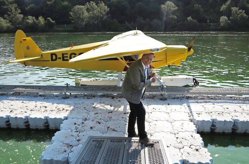 Axel Bulthaupt fliegt mit dem einzigen Wasserflugzeug an der Mosel. Eines von dreien in Deutschland. – Bild: MDR