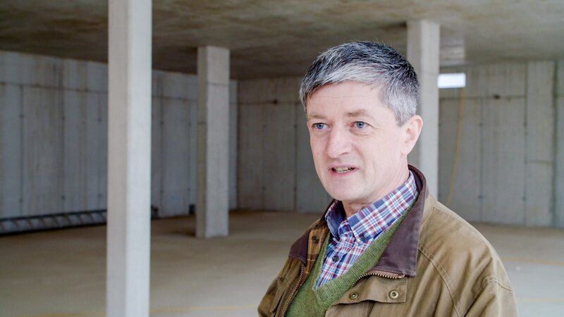  Bürgermeister Fritz Pichler setzt sich für ein belebtes Ortszentrum seiner Gemeinde Stanz im Mürztal ein. – Bild: ORF/​Geyrhalter Filmproduktion