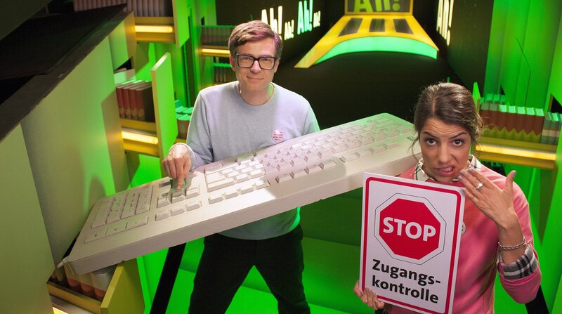 Clarissa und Ralph beschäftigen sich heute mit dem Thema „Zutritt verweigert“ – Bild: BR/​WDR/​Thorsten Schneider