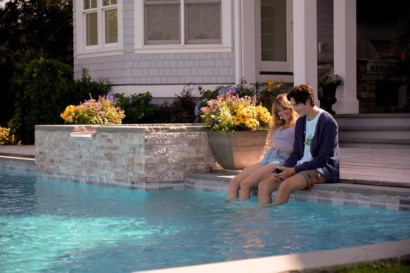 Rain Spencer as Taylor, Sean Kaufman as Steven – Bild: Amazon Content Services LLC