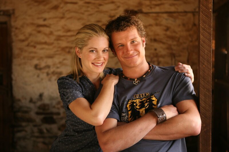 Patrick (Luke Jacobz) und Tayler (Gillian Alexy). – Bild: RTL /​Southern Star Entertainment/​Millenium Television /​ McLeods Töchter /​ 8