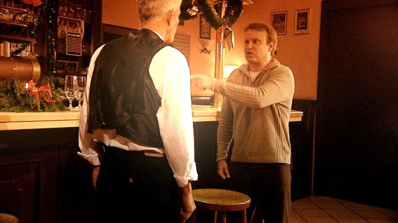 Fall „Ein einziger Blutstropfen“: Im Dezember wird ein Gastwirt nach einem handfesten Streit mit einem seiner Gäste erschlagen aufgefunden. Die Kripo versucht den Gast ausfindig zu machen. Doch ist er wirklich der Täter? – Bild: RTLup