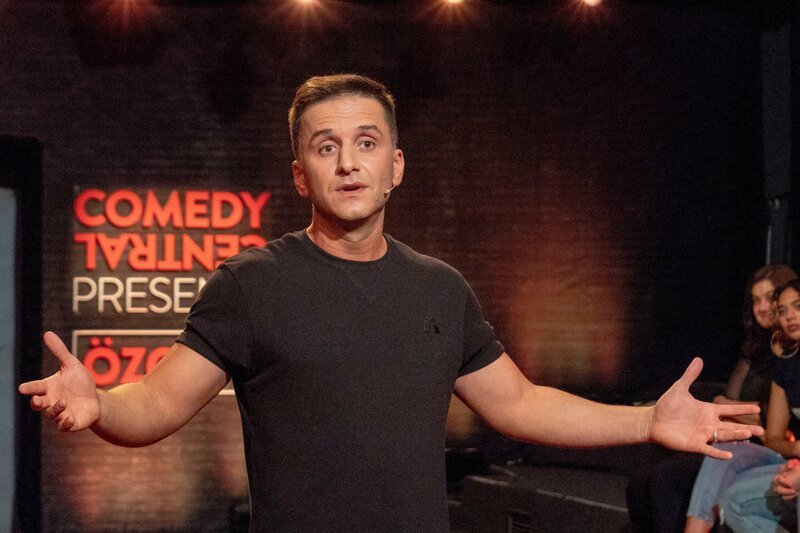 Özcan Cosar. – Bild: ComedyCentral /​ Max Kohr