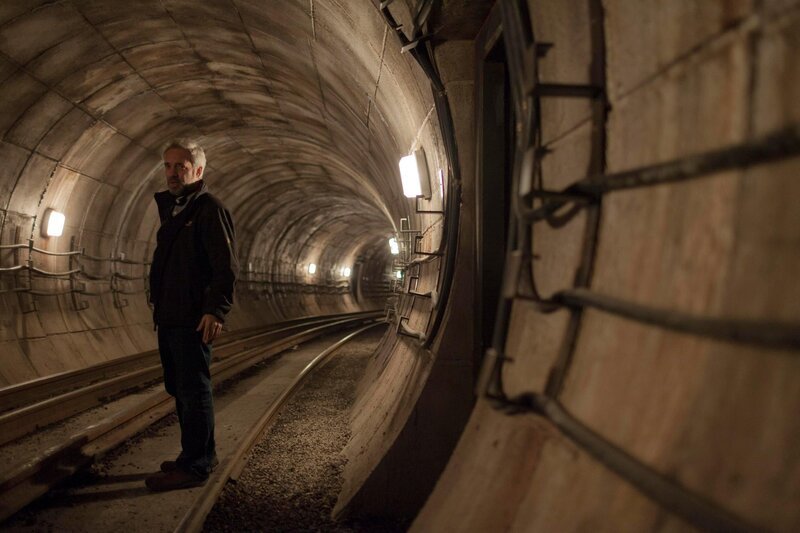 Director Sam Mendes on the set of Metro-Goldwyn-Mayer Pictures/​Columbia Pictures/​EON Productions’ action adventure SKYFALL. – Bild: Danjaq, LLC, United Artists Corporation, Columbia Pictures Industries, Inc.
