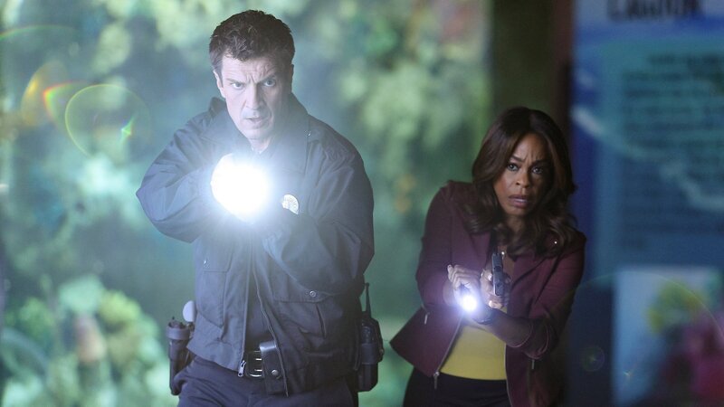 Nolan (Nathan Fillion) und Clark (Niecy Nash) folgen neben dem FBI einer eigenen Spur und kommen dem Täter gefährlich nah. – Bild: ZDF und Raymond Liu