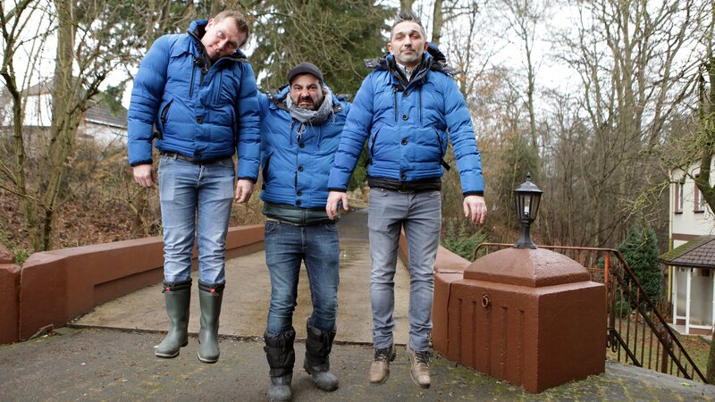 Die Trödelprofis Otto Schulte (li.), Sükrü Pehlivan und Mauro Corradino (re.) – Bild: RTL II