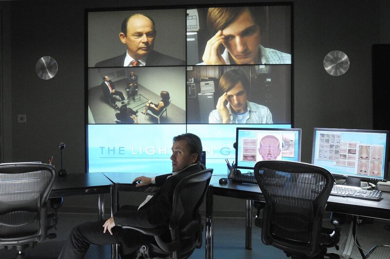 Dr. Cal Lightman (Tim Roth) ist der Gründer und Leiter eines Unternehmens mit einem höchst ungewöhnlichen Aufgabenfeld: Lightman und seine Mitarbeiter sind menschliche Lügendetektoren. – Bild: RTL Crime