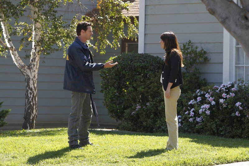 Bei einem neuen Fall trifft Teresa (Robin Tunney, r.) auf ihren Bruder Tommy (Henry Thomas, l.) … – Bild: CPL