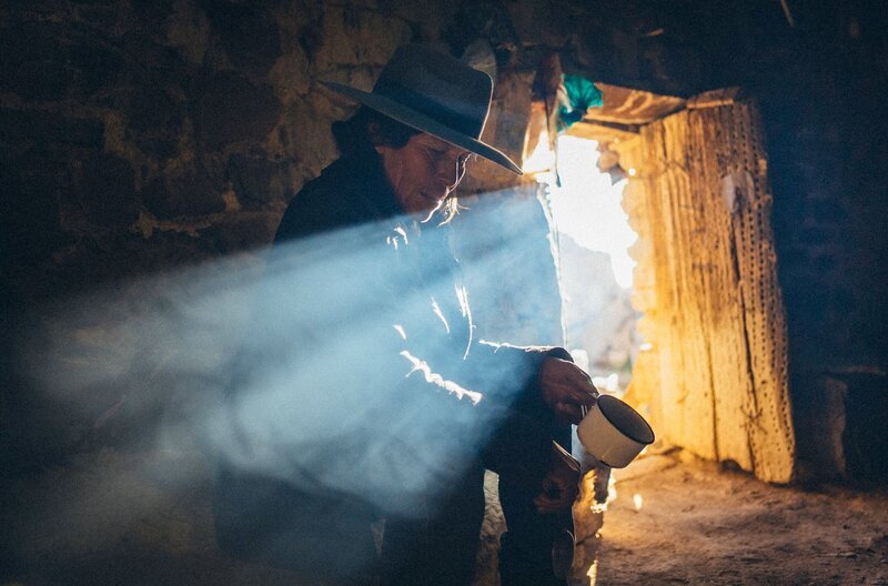 Die Menschen in den argentinischen Anden leben von Ackerbau und Viehzucht – es ist oft ein hartes und einsames Leben. – Bild: MedienKontor/​Lukas Wunschik