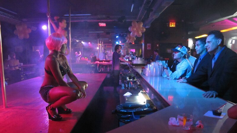 Financial desperation in the down-turned market sends a real estate lawyer to meet a mystery investor who swears to solve all his problems. But when the encounter turns deadly, an exotic dancer may be the only person willing to tell the truth. – Bild: Discovery Communications