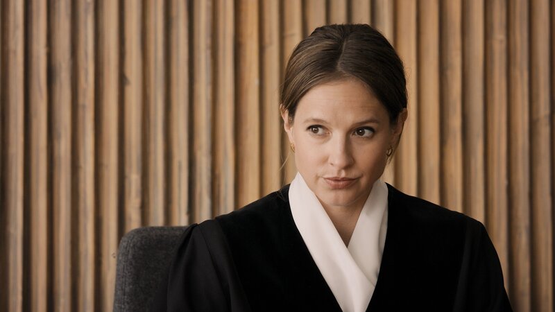 Dr. Julia Kellerman (Lisa Bitter) – Bild: Amazon Prime (Highlights) CH Dr. Julia Kellerman (Lisa Bitter) – Bild: Amazon Prime (Highlights) CH