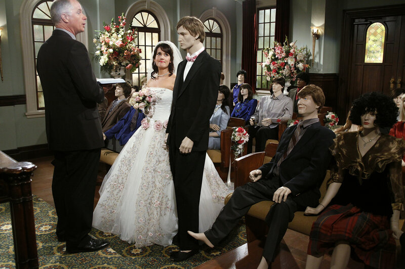 Hat Rose (Melanie Lynskey, 2.v.l.) endlich ihre Liebe gefunden? – Bild: © Warner Brothers Entertainment Inc.