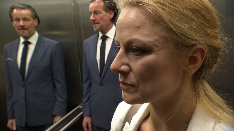 Wenn das eigene Kind plötzlich spurlos verschwindet, wenn man für seine Zivilcourage teuer bezahlen muss oder wenn eine schlimme Diagnose das ganze Leben auf den Kopf stellt, ist das ein herber Schicksalsschlag – für alle Beteiligten. Wie gehen sie mit der Situation um? Und vor allem: Wird es ihnen gelingen, wieder in ein glückliches Leben zurückzufinden? – Bild: SAT.1