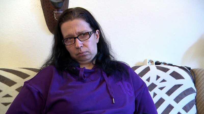 Jenny hat in Gelsenkirchen-Horst einen Job in Aussicht. Sie und Mann Dirk leben schon seit 18 Jahren von Hartz-IV.. – Bild: RTL Zwei