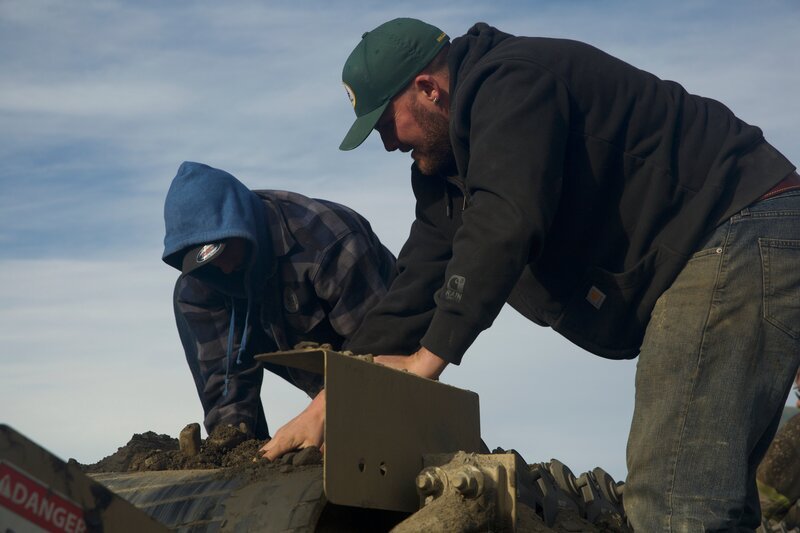 Parker Schnabel and Brennan Ruault working – Bild: Discovery Channel /​ Discovery Communications, LLC