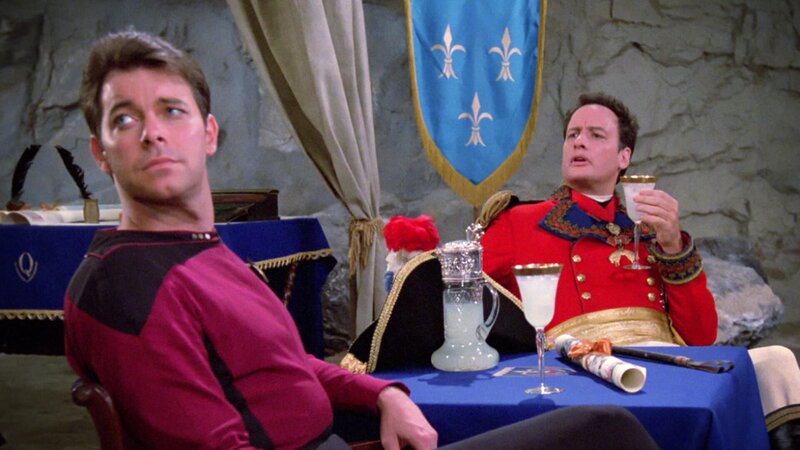 Cmdr. William Riker (Jonathan Frakes) und Q (John de Lancie) – Bild: Tele 5
