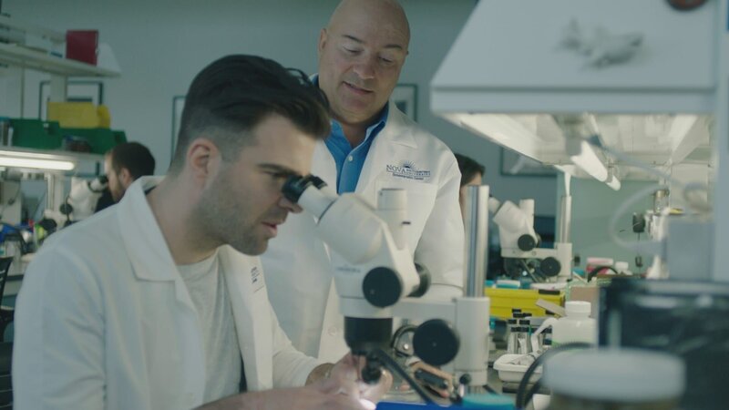 Zachary Quinto (l.) – Bild: A&E Networks Lizenzbild frei