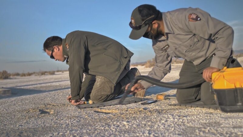Im White Sands National Park finden Forscher 23.000 Jahre alte Fußabdrücke. Sie könnten darauf hinweisen, dass Menschen bereits während der Eiszeit in Nordamerika leben. – Bild: ZDF