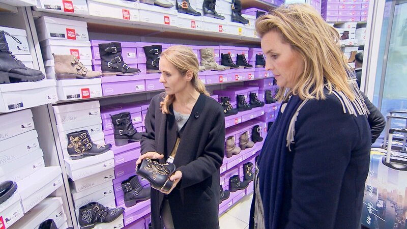 Heidi (l.) mit Shoppingbegleitung Alexa – Bild: MG RTL D /​ Constantin Ent.