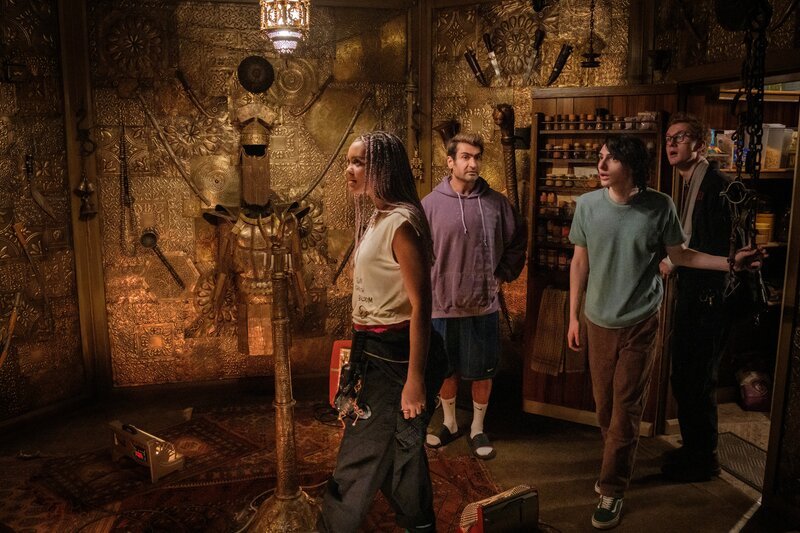 L-R: Celeste O’Connor als Lucky, Kumail Nanjiani als Nadeem, Finn Wolfhard als Trevor Spengler, James Acaster als Lars – Bild: Sony Pictures L-R: Celeste O’Connor als Lucky, Kumail Nanjiani als Nadeem, Finn Wolfhard als Trevor Spengler, James Acaster als Lars – Bild: Sony Pictures