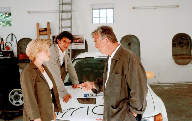 Im Bild (v.li.): Kristina Sprenger (Karin Kofler), Hans Sigl (Andreas Blitz), Heinz Marecek (Hannes Kofler). – Bild: ORF/​Manfred Lämmerer