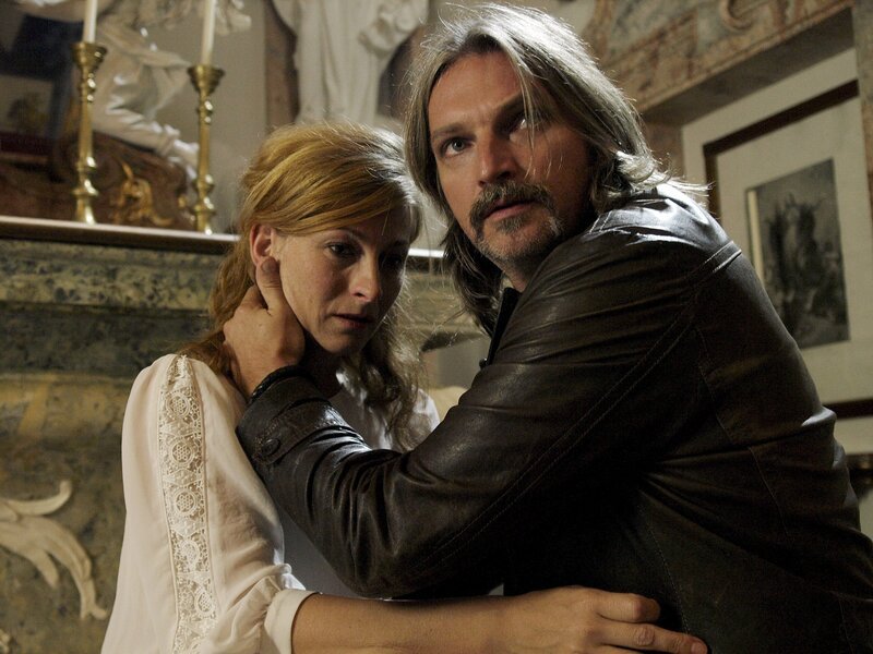 Tatjana Alexander (Isabel Kemper), Stefan Jürgens (Carl Ribarski). – Bild: ZDF/​Miguel Dieterich