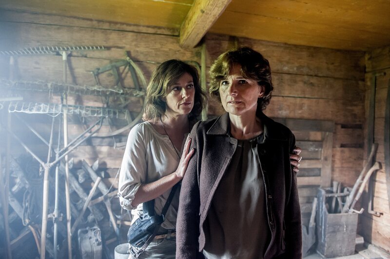 v.li.: Julia Cencig (Nina Pokorny), Victoria Trauttmansdorff (Fiona Bachleitner). – Bild: ORF 1