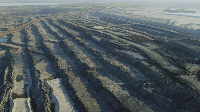 Die kanadische Regierung lässt Ölsand auf dem Territorium des Stammes der Beaver Lake Cree abbauen. – Bild: ZDF