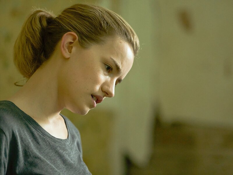 Willa Fitzgerald als Roscoe Conklin – Bild: Amazon