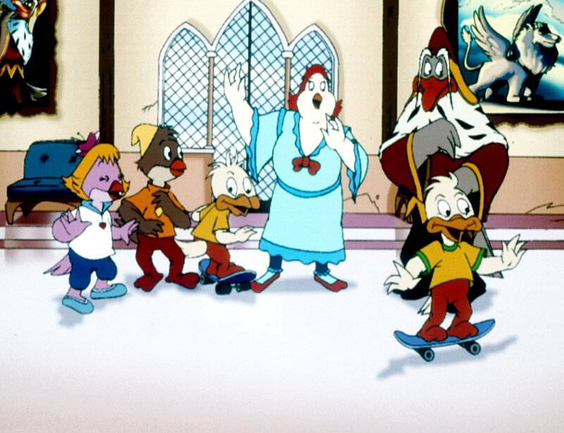 „Die Jagd nach dem Kju Wang“, „Die Zwillinge.“ Das alljährliche Frühlingsfest steht vor der Tür und Ardelia ist schon ganz aus dem Häuschen vor Freude. Cirillo hat aber andere Pläne: Er will, dass Venedig dieses Jahr auf das Fest verzichtet, da die Stadt kein Geld mehr hat. Die Rechnung hat der Herzog ohne seine Schwester gemacht, die auf das unbedingte Abhalten des Festes besteht. Kurzerhand entwickelt sie eine clevere Geschäftsidee, um die Kasse der Stadt aufzubessern. Sie verwandelt den gesamten Palast in ein Museum, holt viel Publikum ins Haus und verlangt saftige Eintrittsgelder. Sie setzt eine Anzeige in die Zeitung, dass sie einen Museumsführer sucht. Yagor bewirbt sich für diese Stelle, gibt es doch keine einfachere Methode, um an den Kju Wang heranzukommen. – Bild: ORF 1