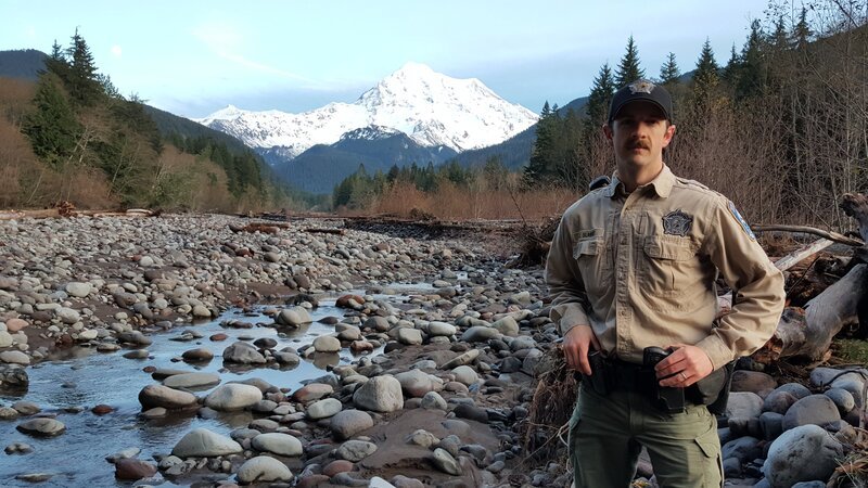 Organizations that utilize dogs to rid locations of nuisance bears, cougars and other dangerous wildlife. – Bild: Animal Planet /​ Discovery Communications