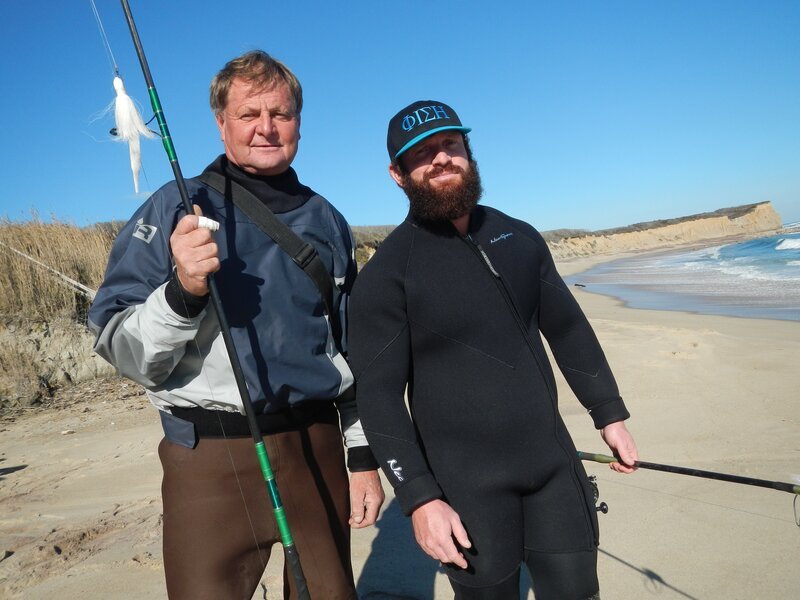 L-R: Toad and Eric ready to hit the surf. – Bild: Discovery Networks