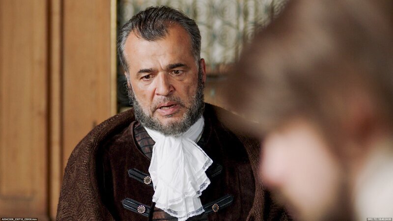 Hofjude Wolf Wertheimer (Michael Masula) diktiert seinem Sohn Salomon Wertheimer (Florian Feik) einen Brief. – Bild: ORF/​EPO Film/​Oliver Indra