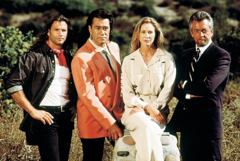 3. Staffel: (v.l.): Reno Raines (Lorenzo Lamas), Bobby Sixkiller (Branscombe Richmond), Cheyenne Phillips (Kathleen Kinmont) und Marshal Dixon (Stephen J. Cannell) – Bild: TVN/​WB