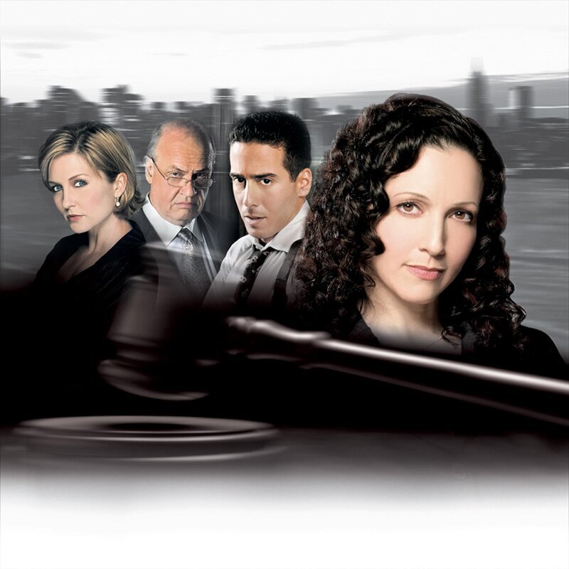 (v.l.): Kelly Gaffney (Amy Carlson), Arthur Branch (Fred Dalton Thompson), Hector Salazar (Kirk Acevedo) und Tracey Kibre (Bebe Neuwirth). – Bild: RTL