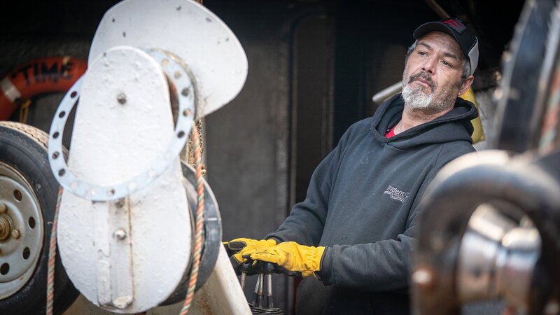 Time Bandit deck boss Eddie Sr. on the hydros. – Bild: Discovery Communications, LLC