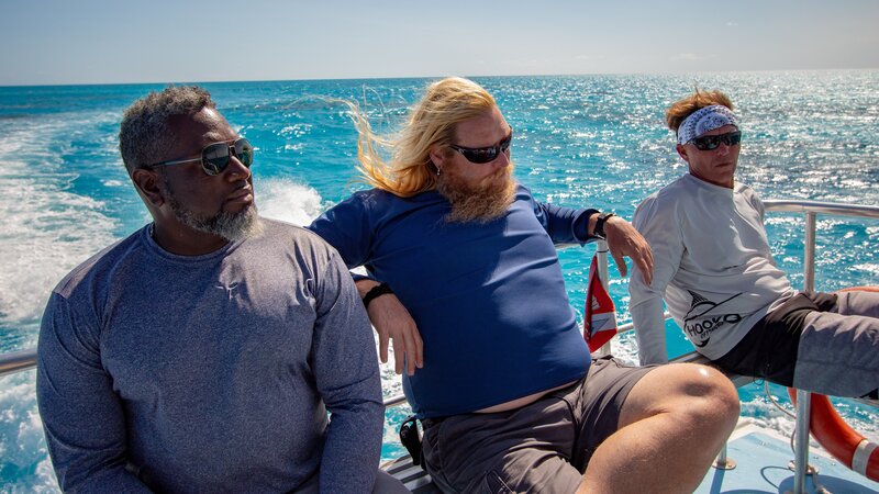 L-R: Mike Still, Chuck Meier und Dave Cziko auf dem Boot – Bild: Discovery Communications, LLC