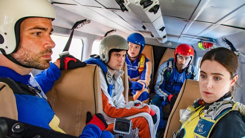 v.li.: Chad Burinsky (Ben Starr), Laurence Terry (Andrew Leung), Alessa Park (Jessica Clark), Zach Ogilvy (Akshay Kumar), Katie Kellar (Lucy Griffiths) – Bild: ORF/​BBC/​Red Planet Pictures/​Denis Guyenon
