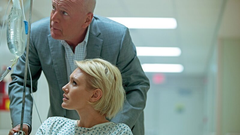 Detective Steve Wakes (Bruce Willis) und Madison (Nicky Whelan) müssen vorsichtig sein.. – Bild: RTLZWEI – Laura T Magruder Detective Steve Wakes (Bruce Willis) und Madison (Nicky Whelan) müssen vorsichtig sein.. – Bild: RTLZWEI – Laura T Magruder