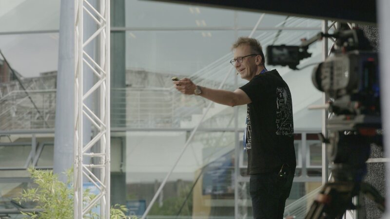 Immobilien kaufen, zur Miete wohnen: Das ist der Tipp von Gerald Hörhan, dem „Investment Punk“, beim Greator Festival. – Bild: ZDF
