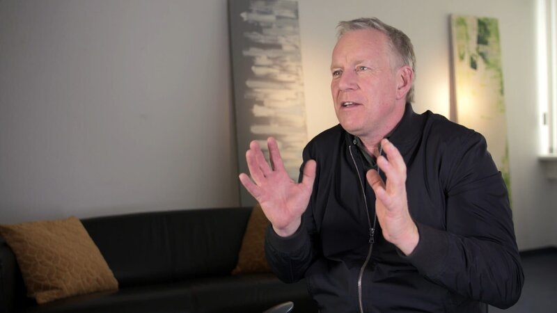 Johannes B. Kerner, Moderator und Journalist, erinnert sich in „ZDF-History“ an die großen deutschen Showmaster – von Hans-Joachim Kuhlenkampff bis Frank Elstner und berichtet persönlich über legendäre Fernsehmomente. – Bild: ZDF und Falko Korth, KR Film Berlin